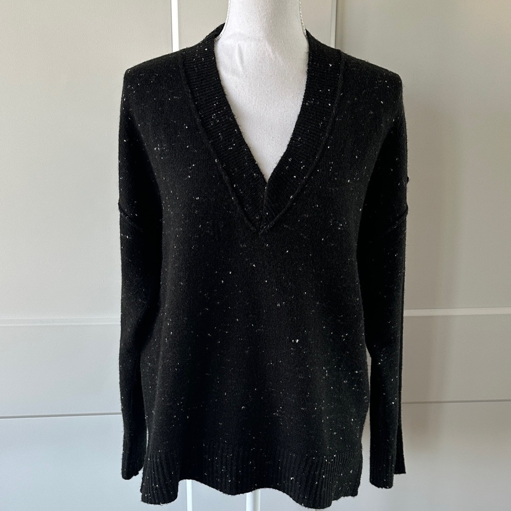 Evereve Black V-Neck Sweater
